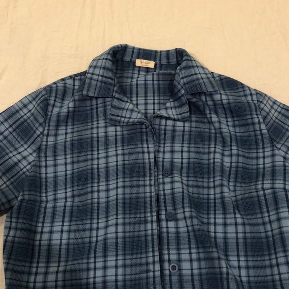 Brandy Melville Tops - Super cute cropped brandy button up shirt